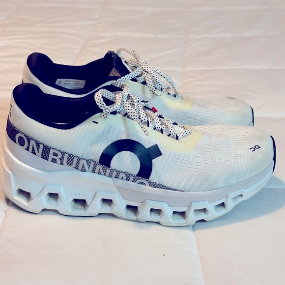 On Cloud White and Black size 9 running Shoe. - Picture 4 of 5